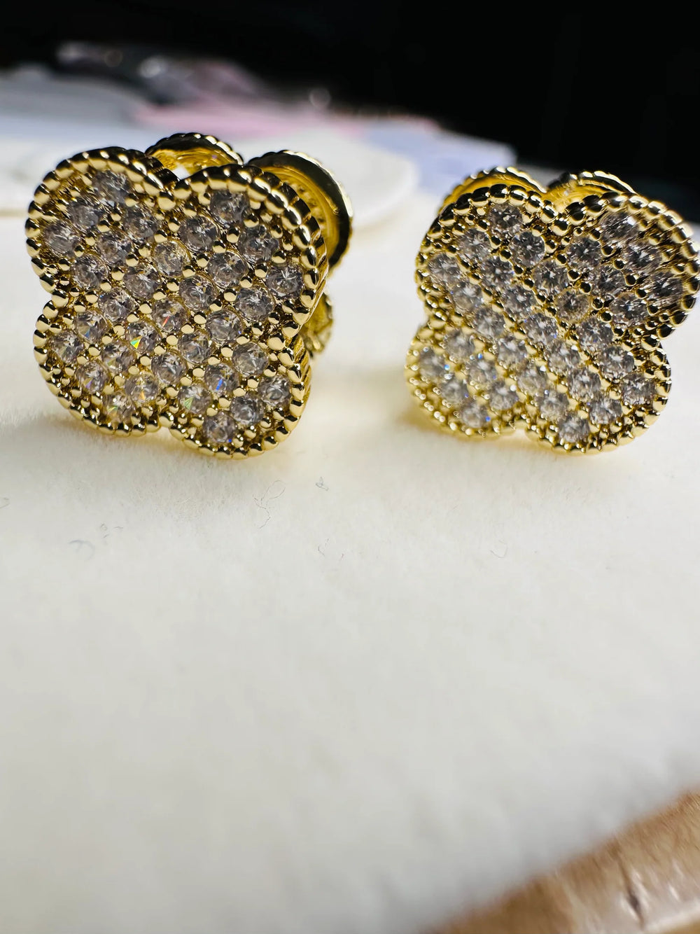 The Textured Clover Stud