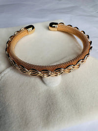 The Twisted Mesh Cuff