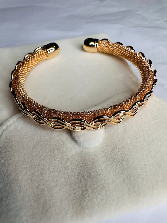 The Twisted Mesh Cuff
