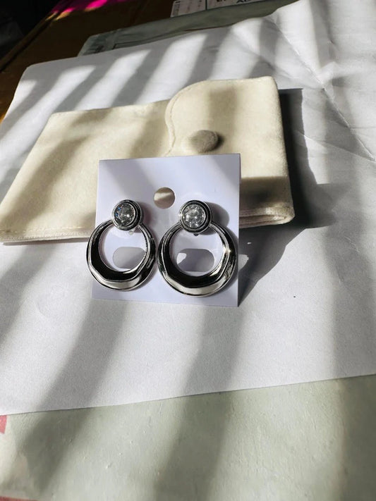 The Luna Solitaire Hoop