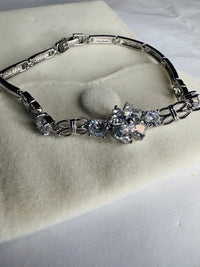 The Pear Cut Floral Link