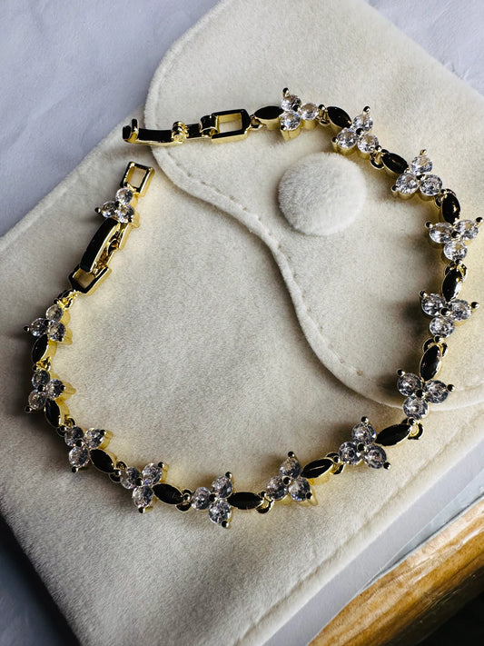 The Marquise Contrast Link