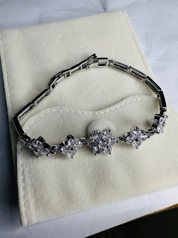 The Polished Flora Station Bracelet