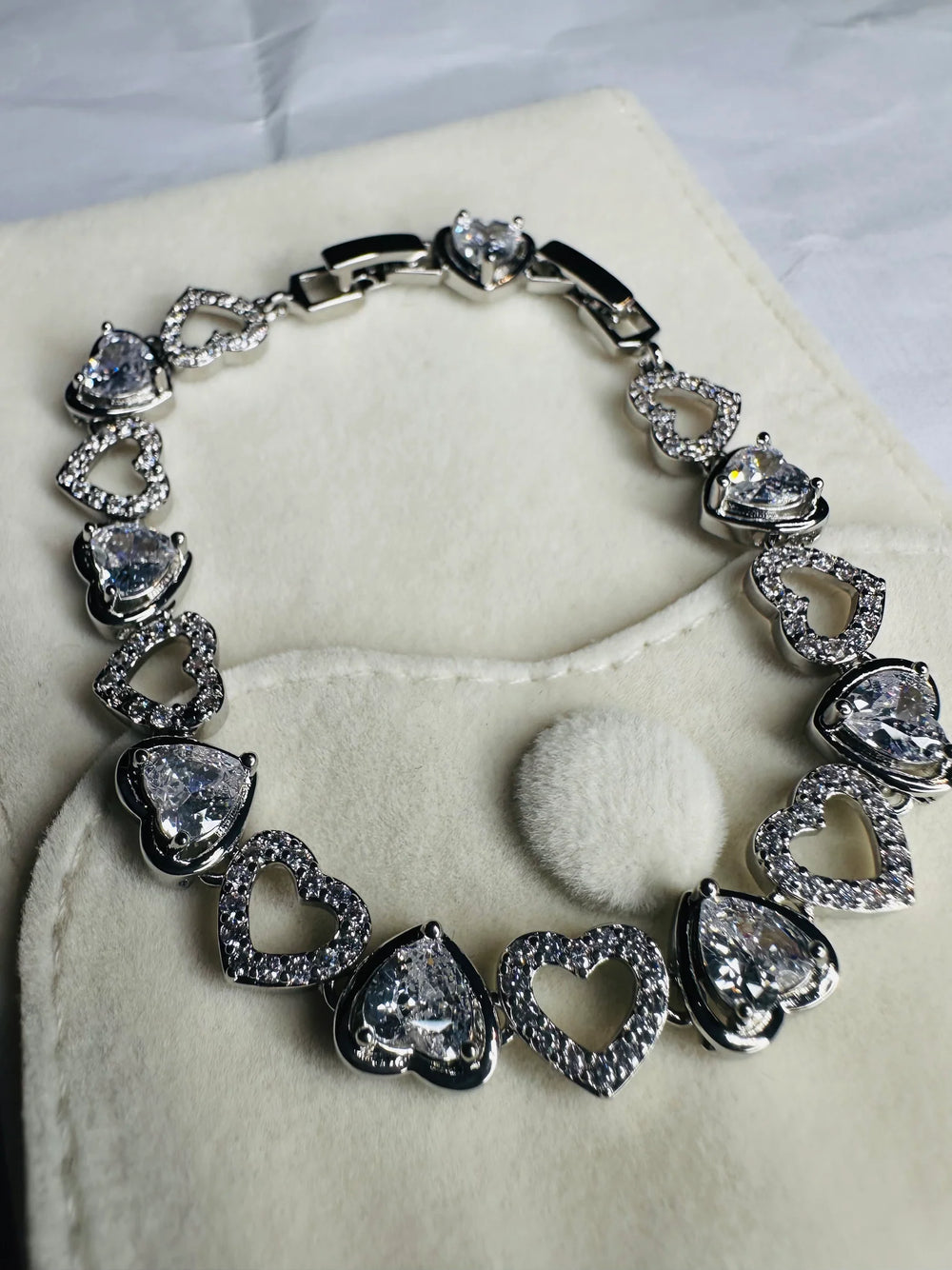 The Alternating Heart Link