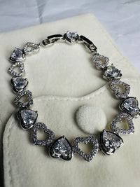 The Alternating Heart Link
