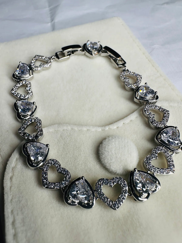 The Alternating Heart Link