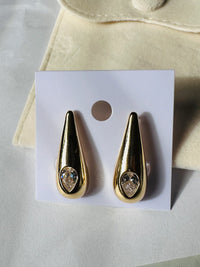 The Golden Teardrop Solitaire
