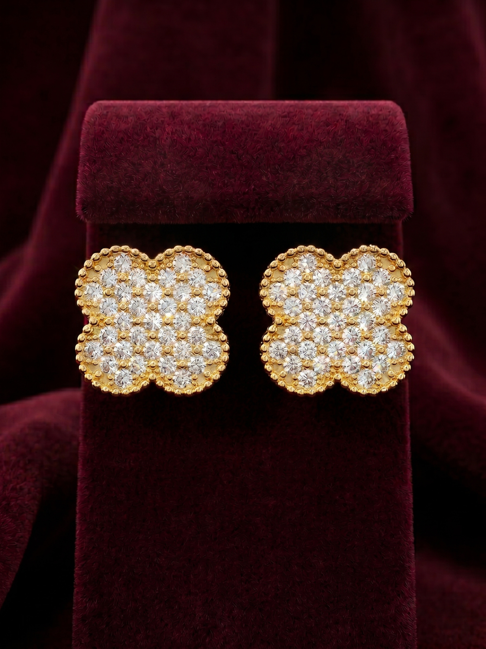 The Textured Clover Stud