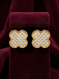 The Textured Clover Stud
